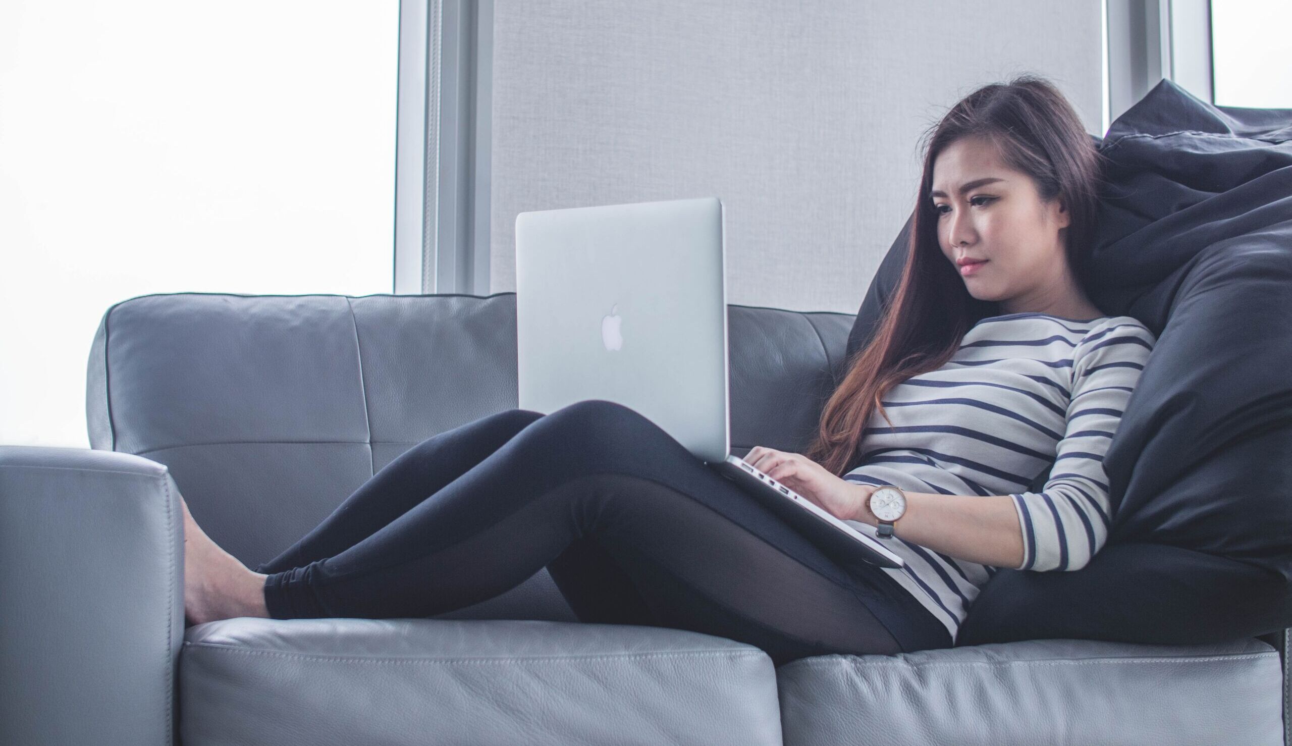 在宅ワーク歴3年ライターが愛用!在宅ワーク中に買ってよかったもの8選 | 生涯ネタまみれライターの備忘録のアイキャッチ画像